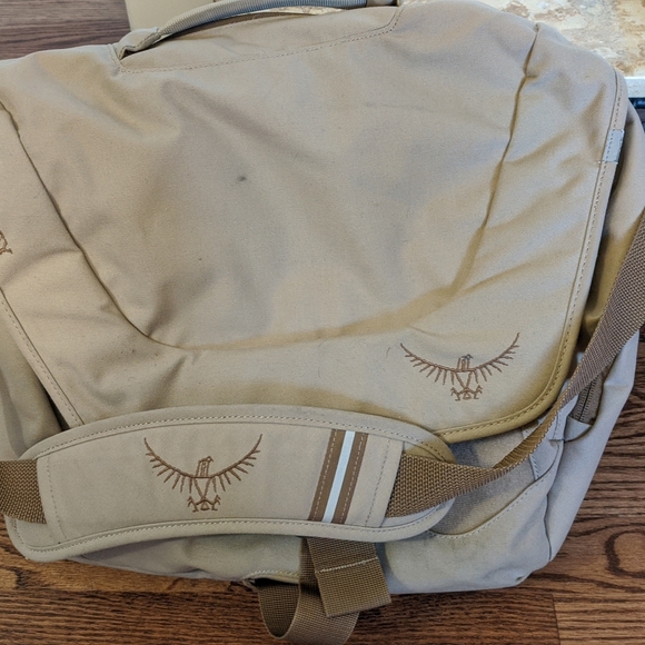 COPY - Osprey Flapjill Courier bag - Picture 2 of 3
